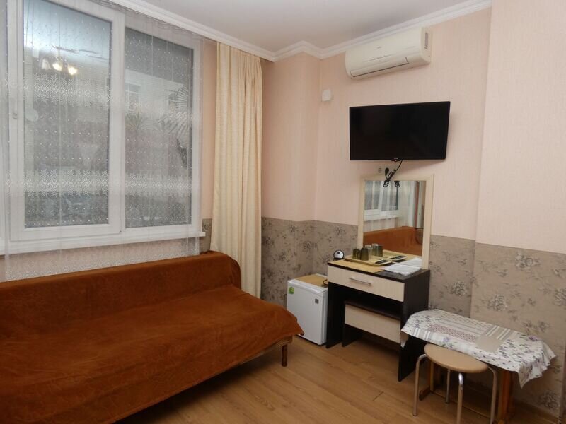 Улучшенный 4-местный (вид на бассейн)