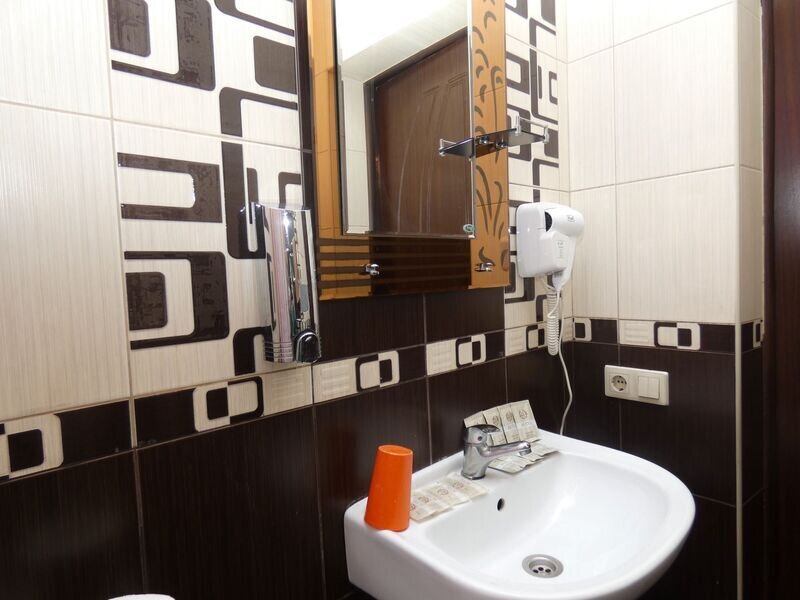 Улучшенный 4-местный (вид на бассейн)