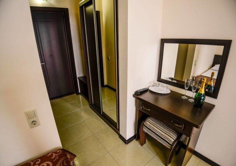 Полулюкс 4-местный (море)