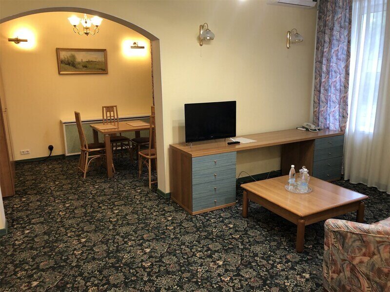 Сюит 2-местный 2-комнатный