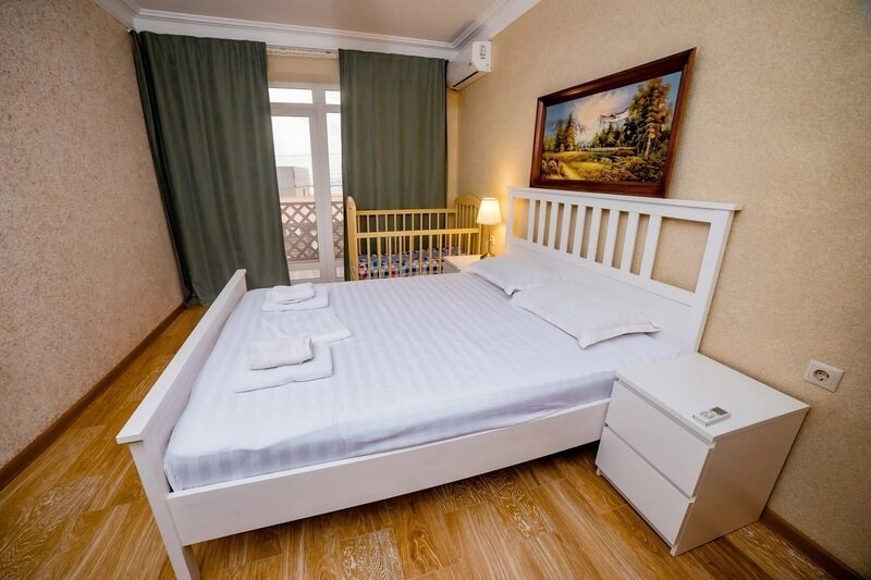 Люкс 4-местный 2-комнатный (с балконом с видом на горы)