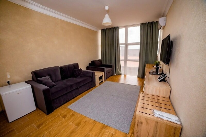 Люкс 4-местный 2-комнатный (с балконом с видом на горы)