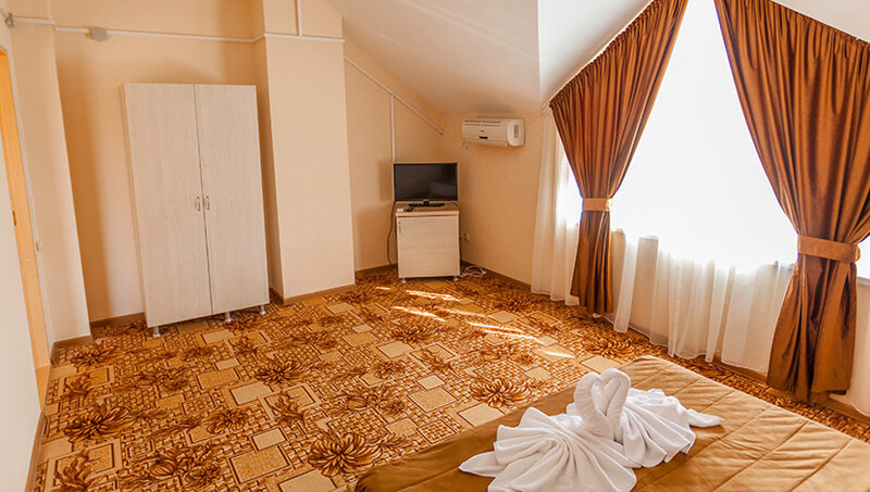 Семейный 4-местный 2-комнатный (мансарда)