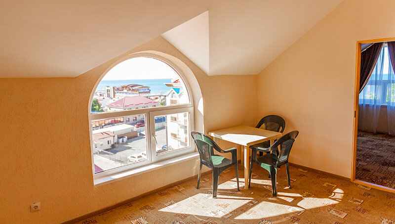 Семейный 4-местный 2-комнатный (мансарда)