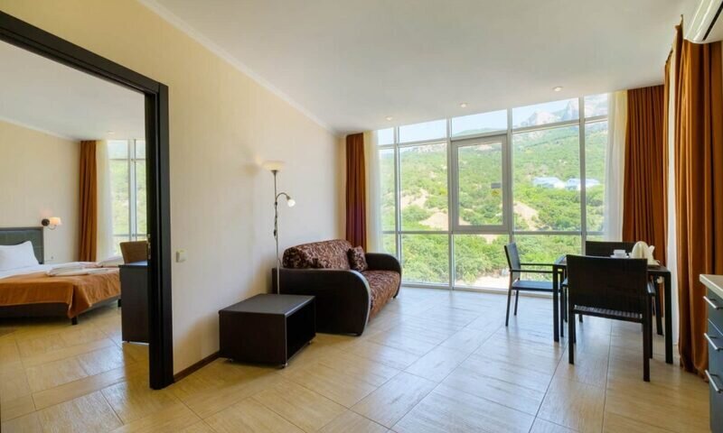 Люкс семейный с видом на горы (1)