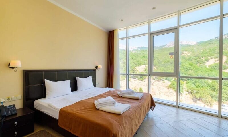 Люкс семейный с видом на горы (5)