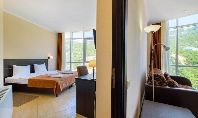 Люкс семейный с видом на горы (4)