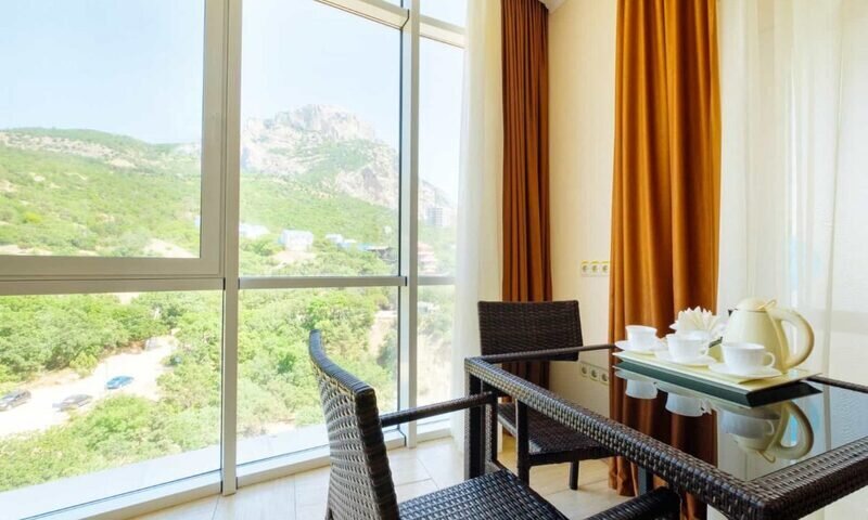 Люкс семейный с видом на горы (2)