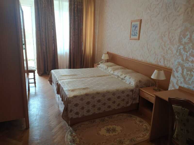 Джуниор сюит 2-местный 2-комнатный №201, 301 (с балконом и душем)