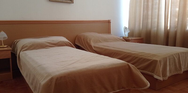 Стандартный 2-местный 2-комнатный (без балкона с ванной 1 этаж Юг)