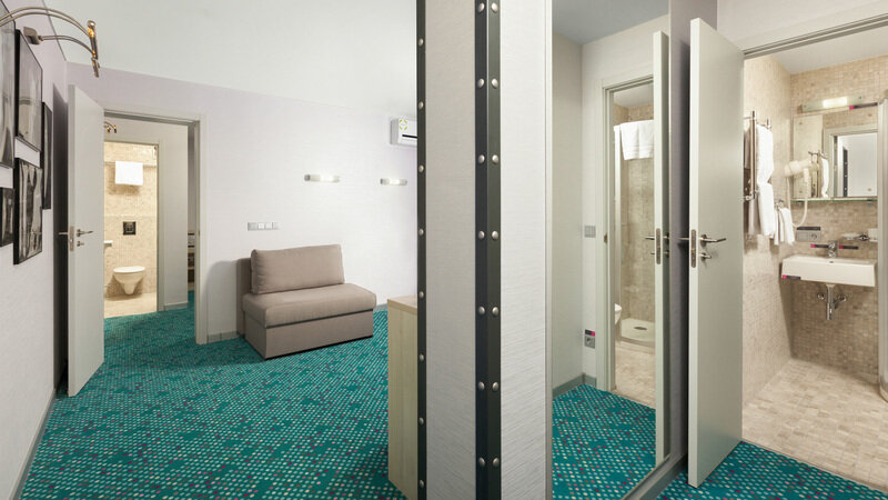 Люкс ВАРИАНТ С КРЕСЛОМ Люкс двухкомнатный с двуспальной кроватью и двумя односпальными кроватями или раскладными креслами Green Park (2)