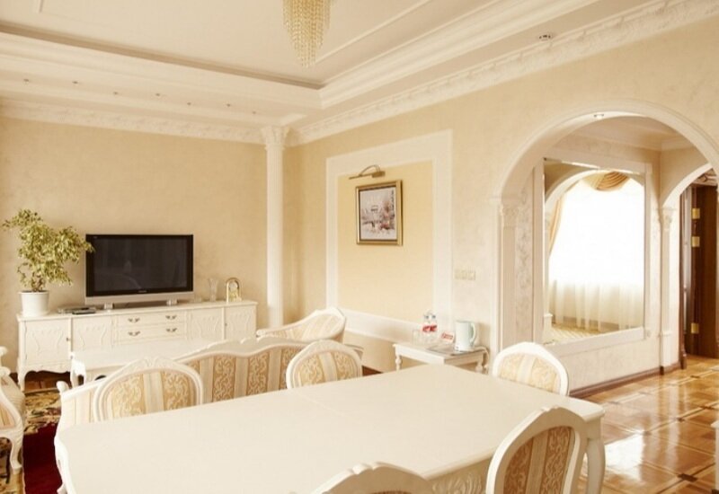 Сюит 2-местный 3-комнатный (номер в центральном корпусе)