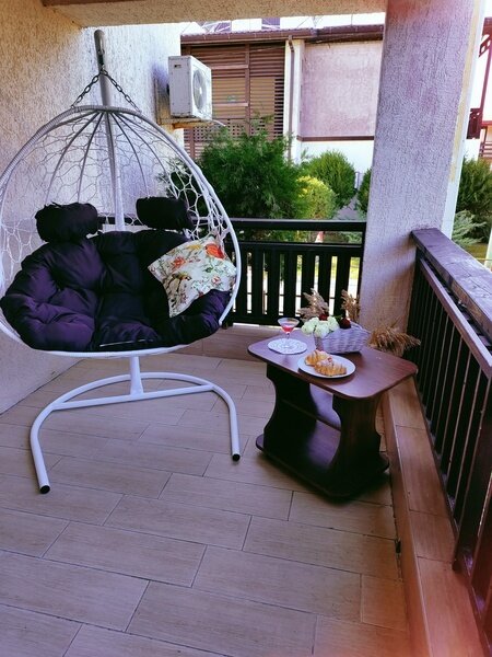 Апартаменты 8-местный (вид на территорию)