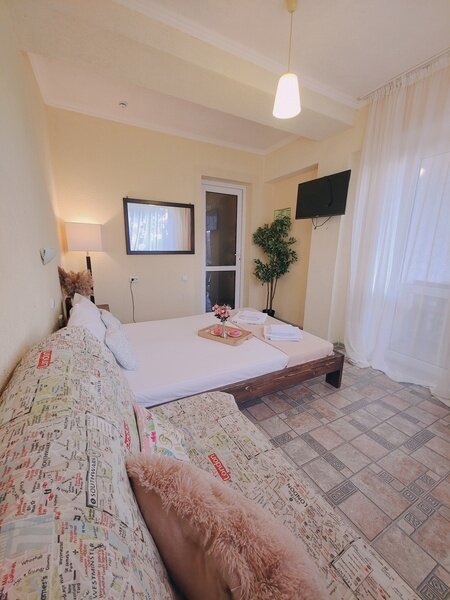 Полулюкс 4-местный (вид на территорию)