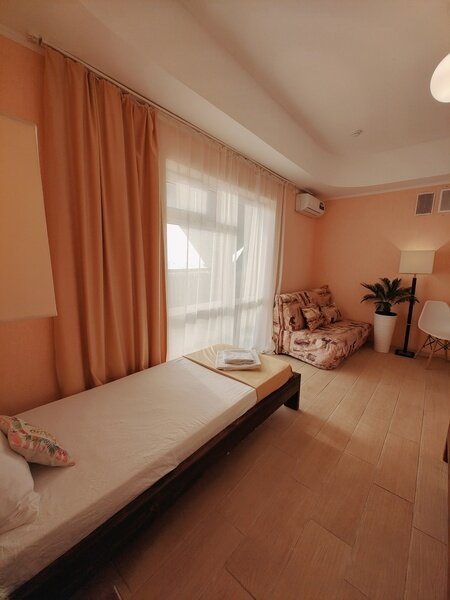 Полулюкс 5-местный (вид на территорию)