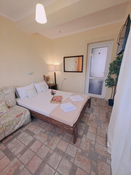 Стандартный 4-местный (вид на территорию)