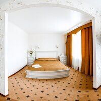Двухместный джуниор сюит двуспальная кровать, Парк-отель Новый век, Энгельс
