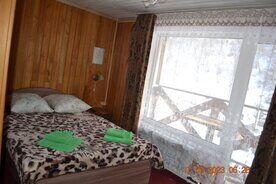 Двухместный номер Standard с балконом и с видом на горы двуспальная кровать, Гостевой дом Гавань Байкала, Листвянка