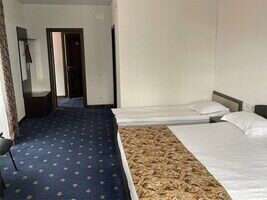 Комфорт с одной 2-сп и одной 1-сп кроватью, Дачный отель Лежневская лагуна, Линды