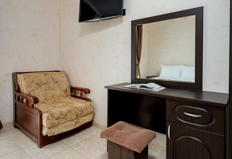 Полулюкс 2-местный (вид на бассейн)