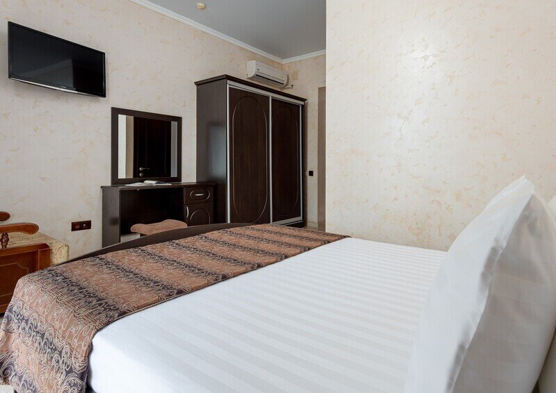 Полулюкс 2-местный (вид на бассейн)