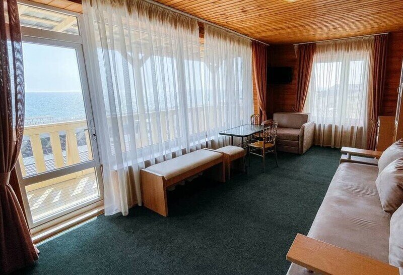 Деревянный сруб Панорамный 3-местный 2-комнатный