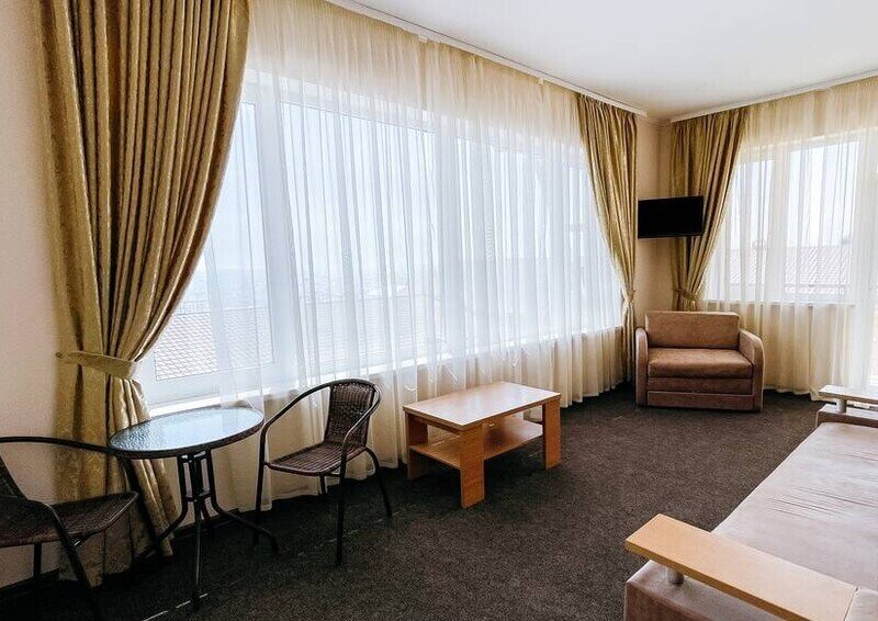 Люкс 3-местный 2-комнатный (Панорамный)