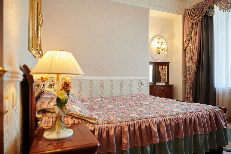 Люкс Посольский 3-местный 2-комнатный