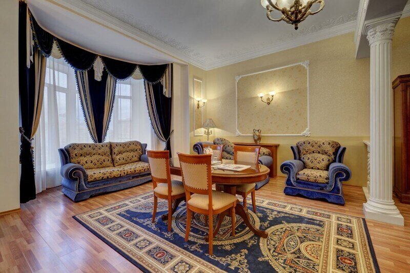 Люкс Посольский 3-местный 2-комнатный