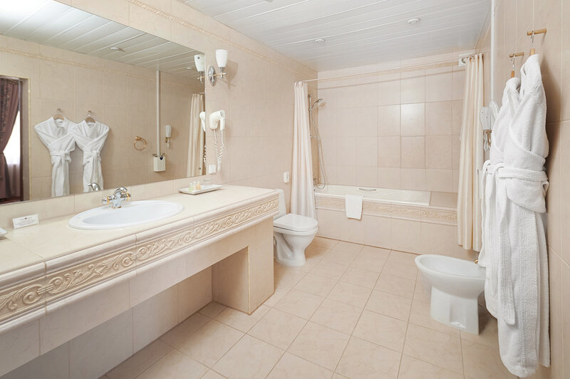 Люкс Посольский 3-местный 2-комнатный