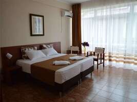 Номер 4-местный 2-комнатный с балконами, Курортный отель Вилла Релакс, Алушта