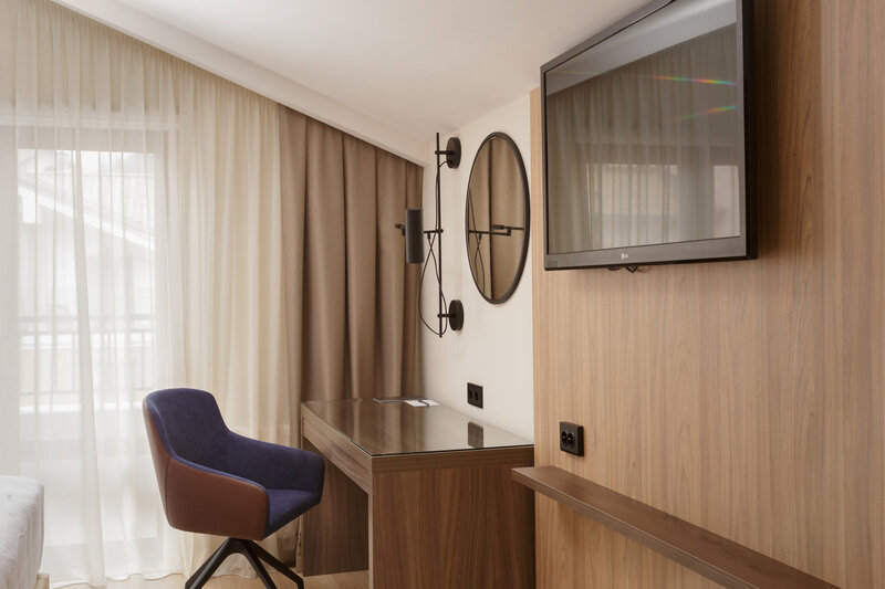 Люкс Джуниор 4-местный 3-комнатный