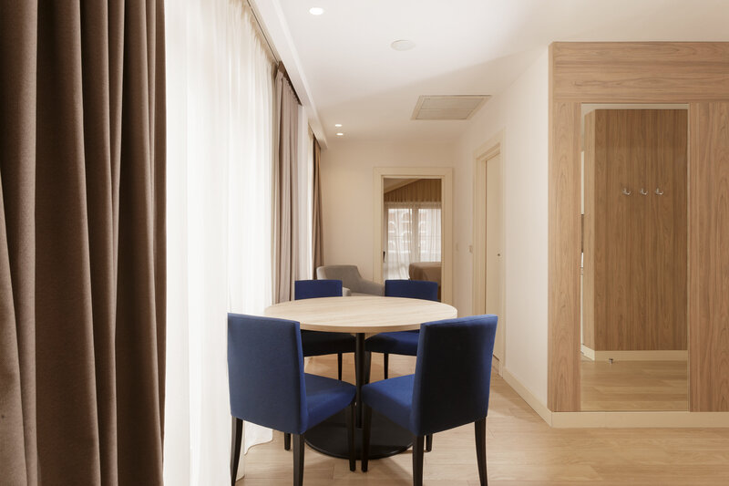 Люкс Джуниор 4-местный 3-комнатный