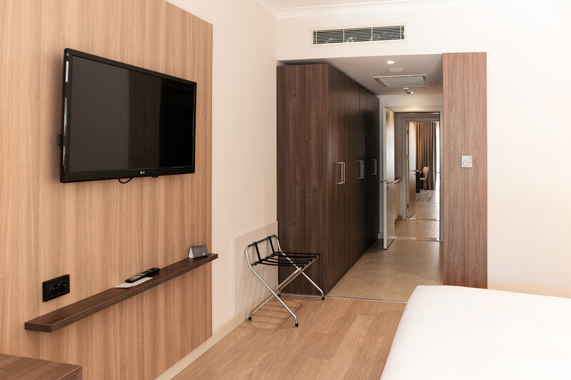 Люкс Джуниор 4-местный 3-комнатный