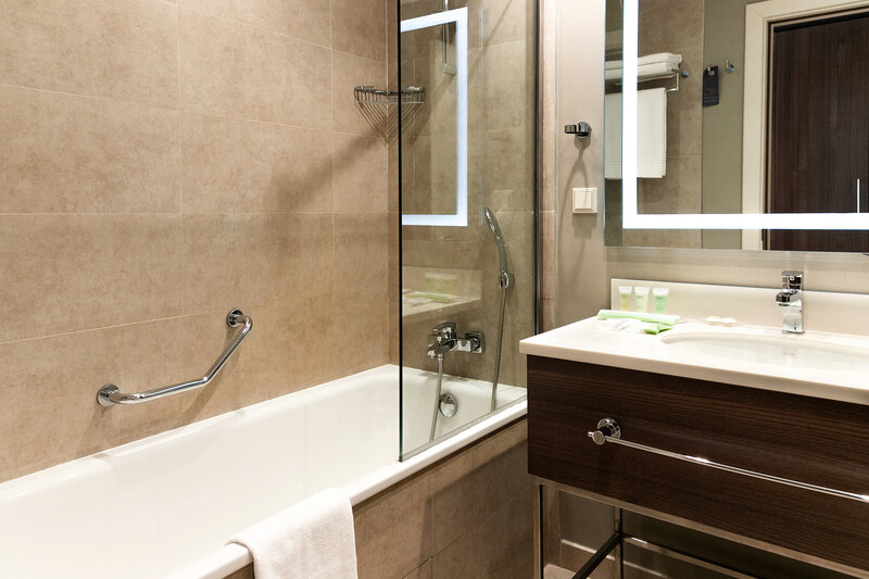 Люкс Джуниор 4-местный 3-комнатный