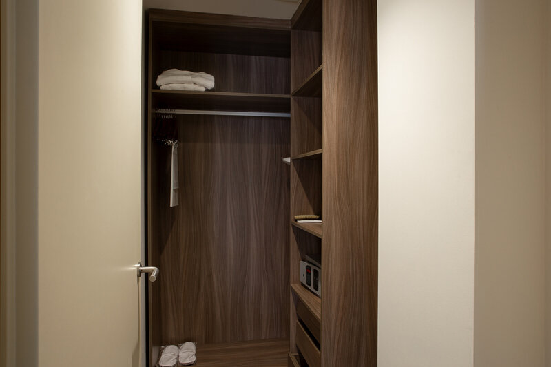 Представительский Люкс 4-местный 3-комнатный