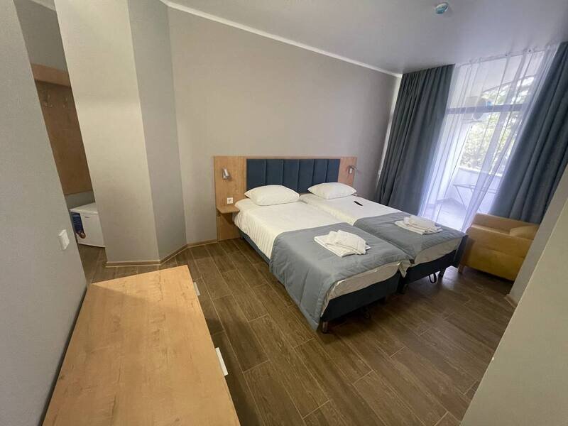 Люкс 4-местный 2-комнатный Евро (Корпус Бриз)