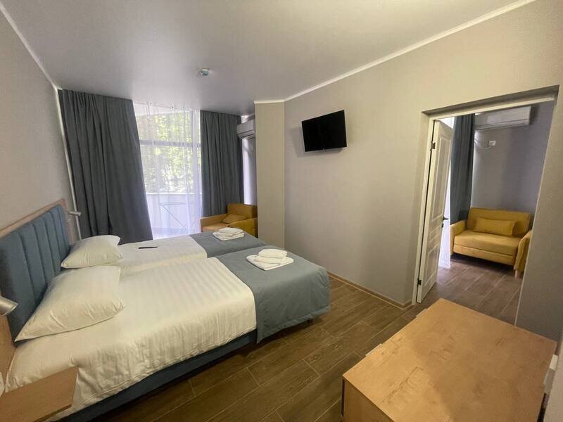 Люкс 4-местный 2-комнатный Евро (Корпус Бриз)