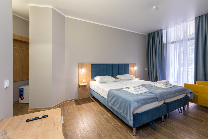 Полулюкс 4-местный 2-комнатный Евро (корпус Бриз)