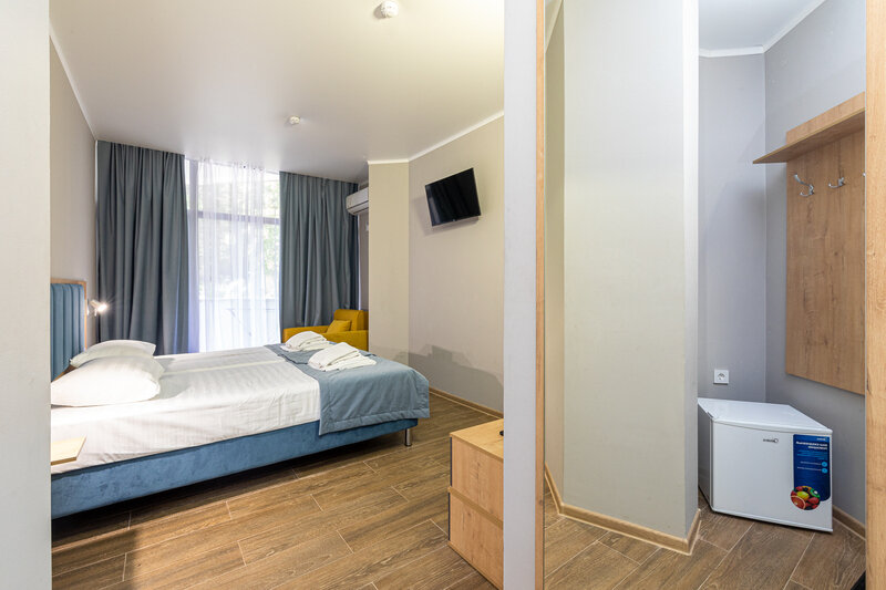 Полулюкс 4-местный 2-комнатный Евро (корпус Бриз)