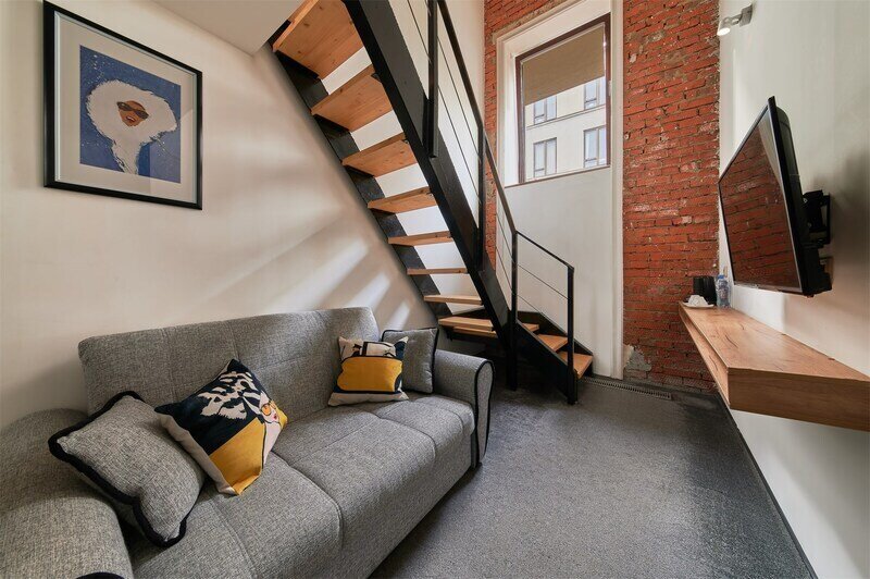 Люкс 4-местный 2-уровневый (с диваном)