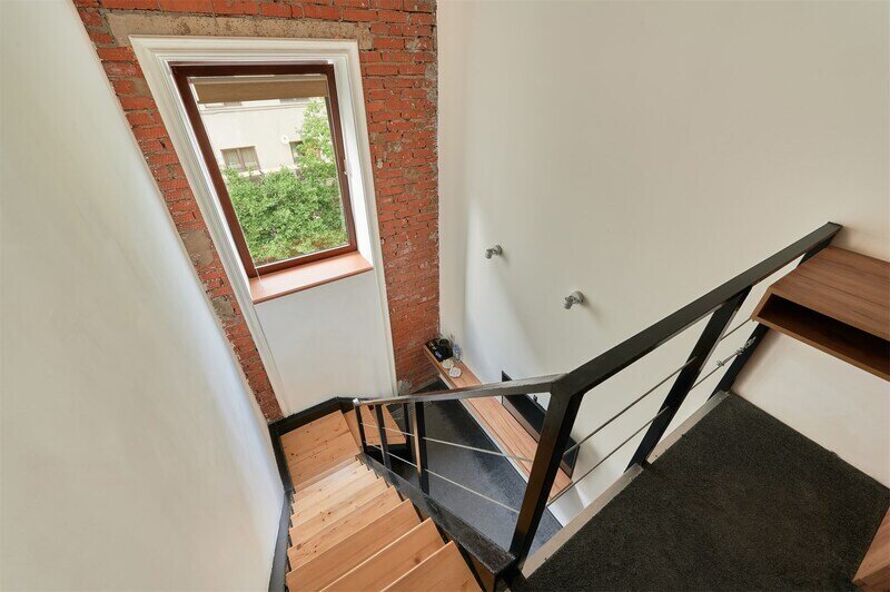 Люкс 4-местный 2-уровневый (с диваном)