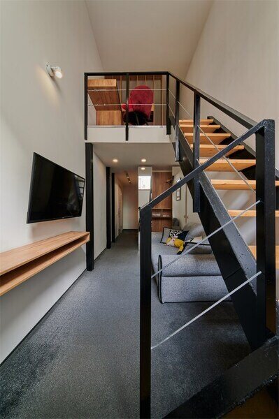 Люкс 4-местный 2-уровневый (с диваном)