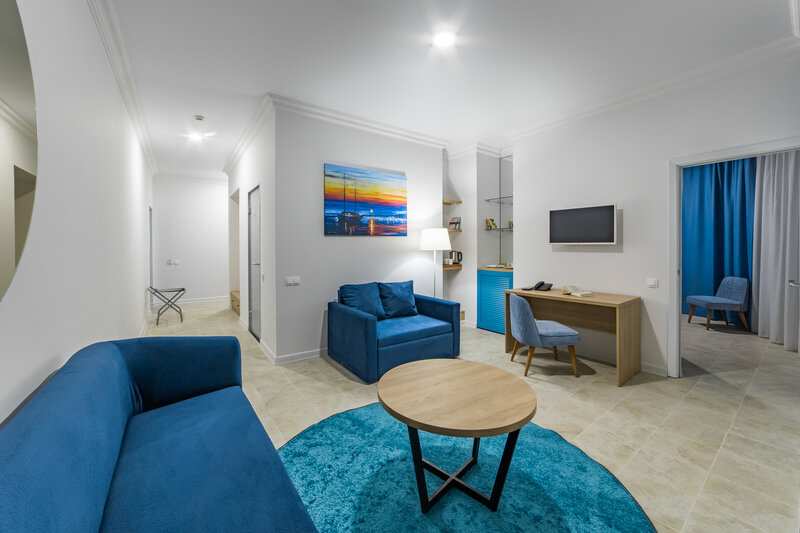 Люкс 4-местный 3-комнатный