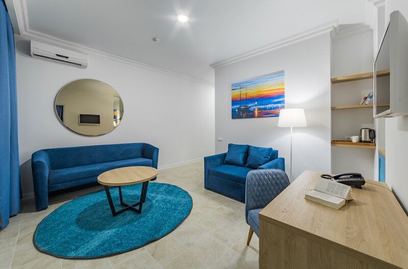 Люкс 4-местный 3-комнатный