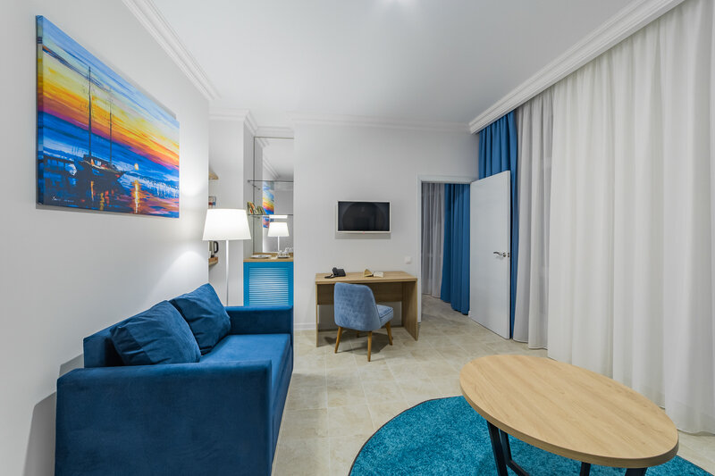 Люкс 4-местный 3-комнатный