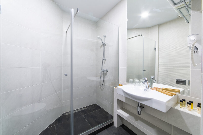 Люкс 4-местный 3-комнатный