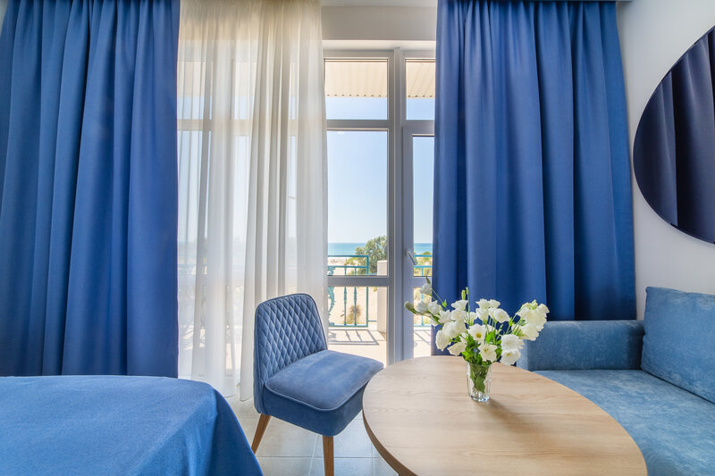 Полулюкс 2-местный (вид на море)