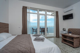 Апартаменты 2-местный 1-комнатный с видом на море, СПА-отель Флора, Утес