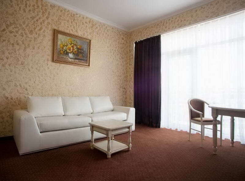 Люкс 2-местный 3-комнатный (7 этаж в Главном корпусе)